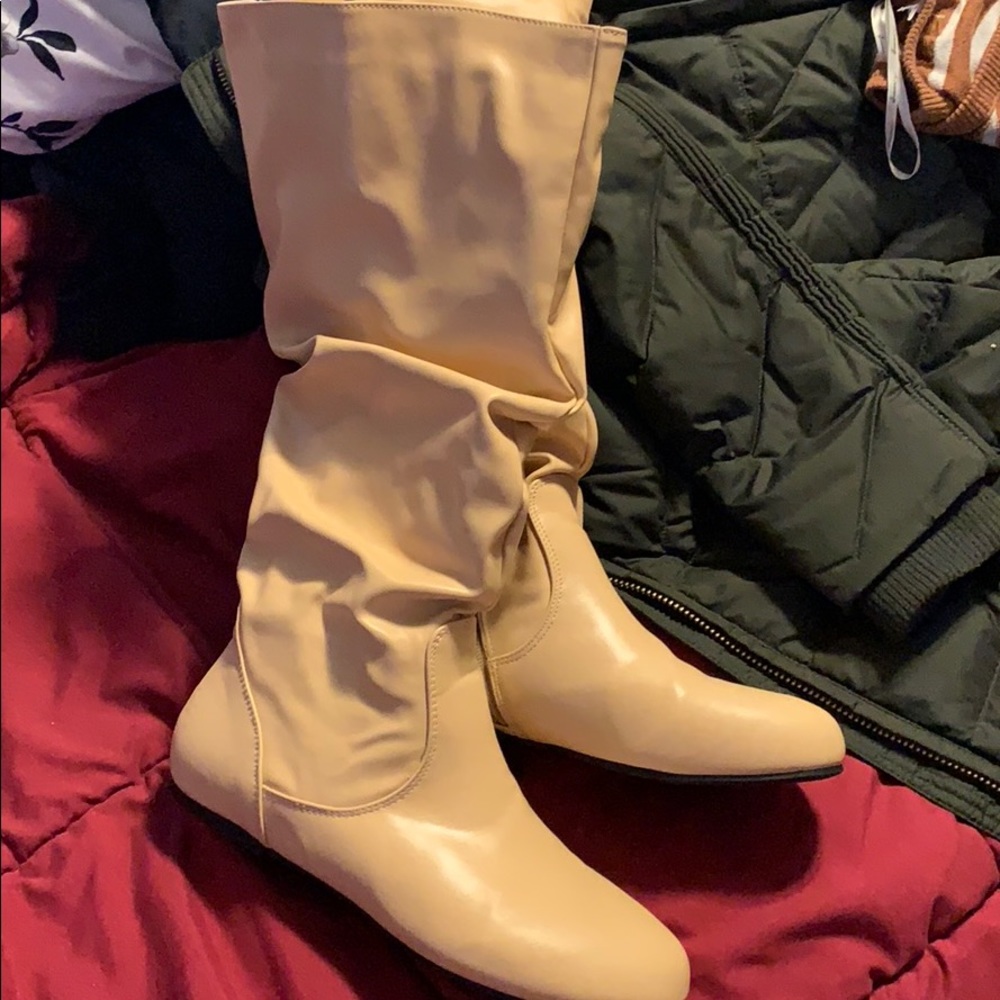 Cream colored pleather boots size 8 never worn